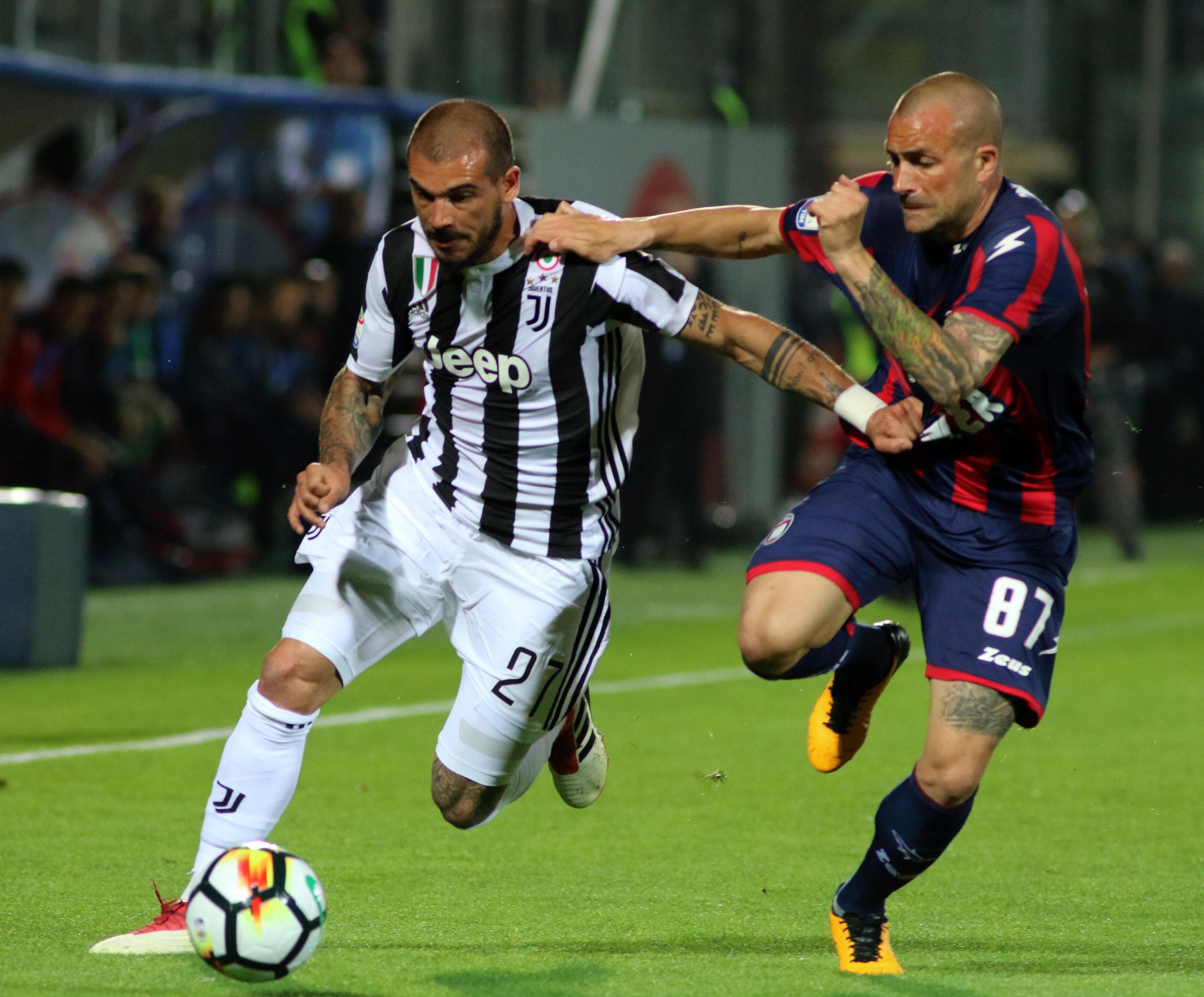 克罗托内主场取胜,继续保持意甲不败纪录的简单介绍 克罗托内主场取胜,继续保持意甲不败纪录的简单介绍