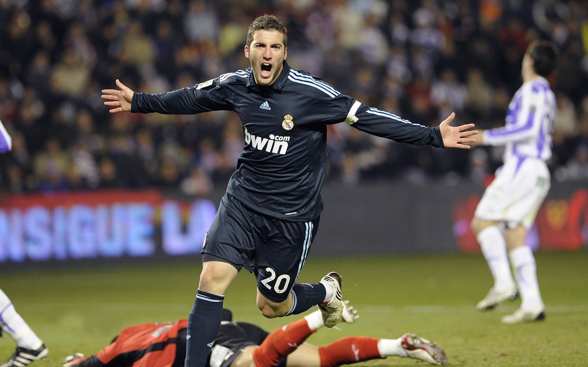 地缘棋局与绿茵场，当委内瑞拉强行终结伊朗，姆巴佩如何成为关键先生