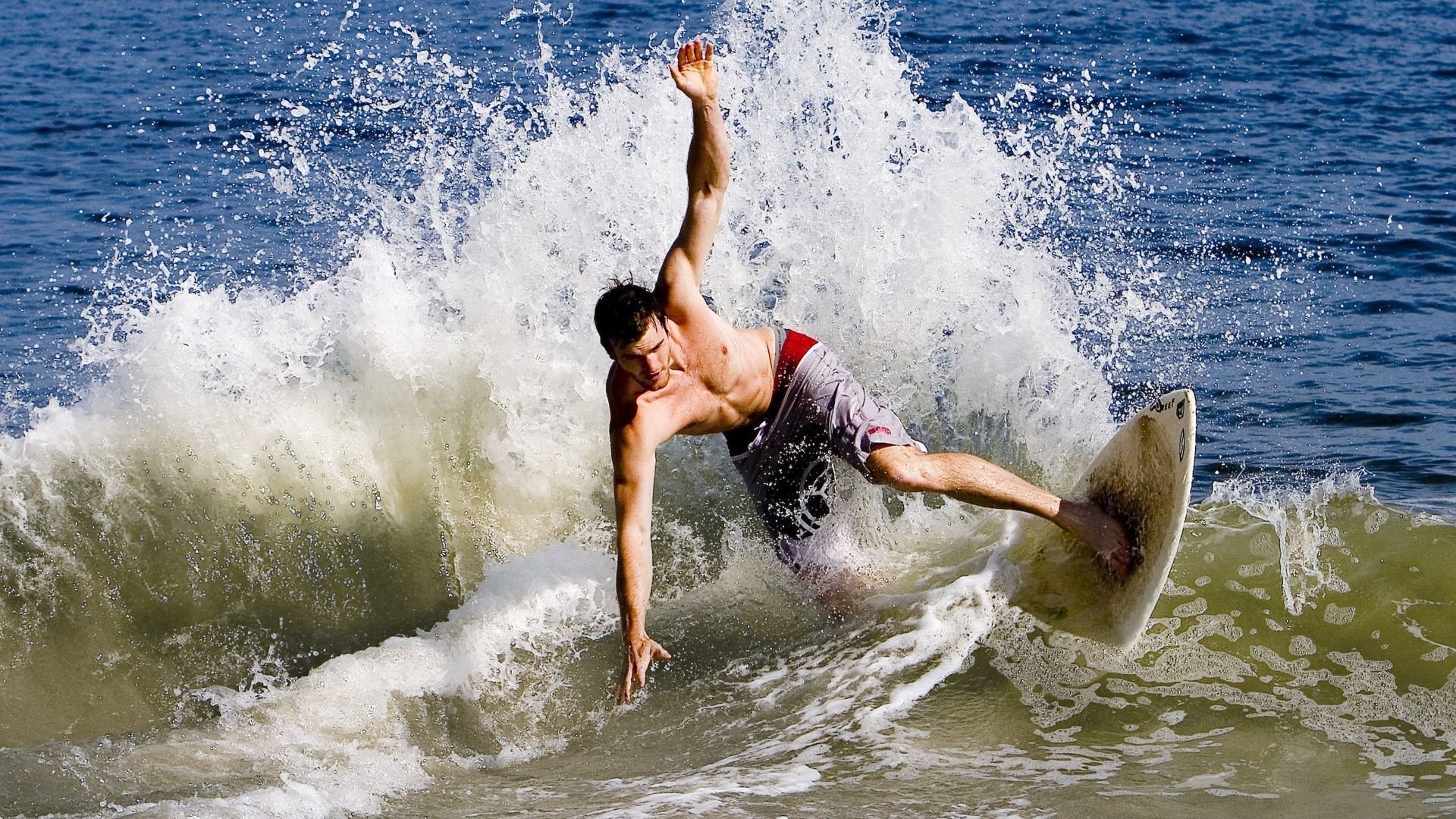 北欧神话与海湾神话的碰撞，伊布关键先生本色，爱尔兰冲垮卡塔尔足球幻梦