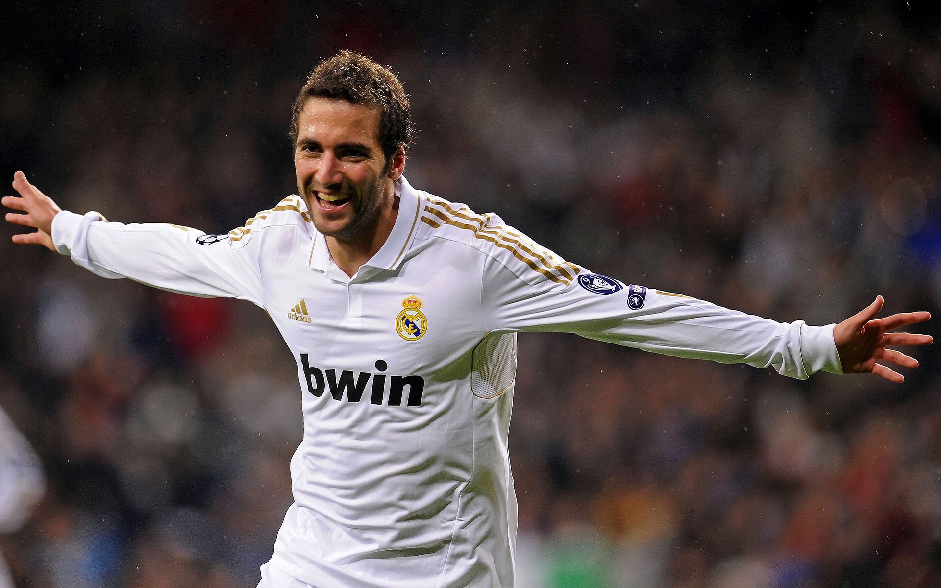 从NBA奇才爆冷老鹰,到欧冠赛场西亚卡姆接管比赛,跨界竞技中的唯一性启示