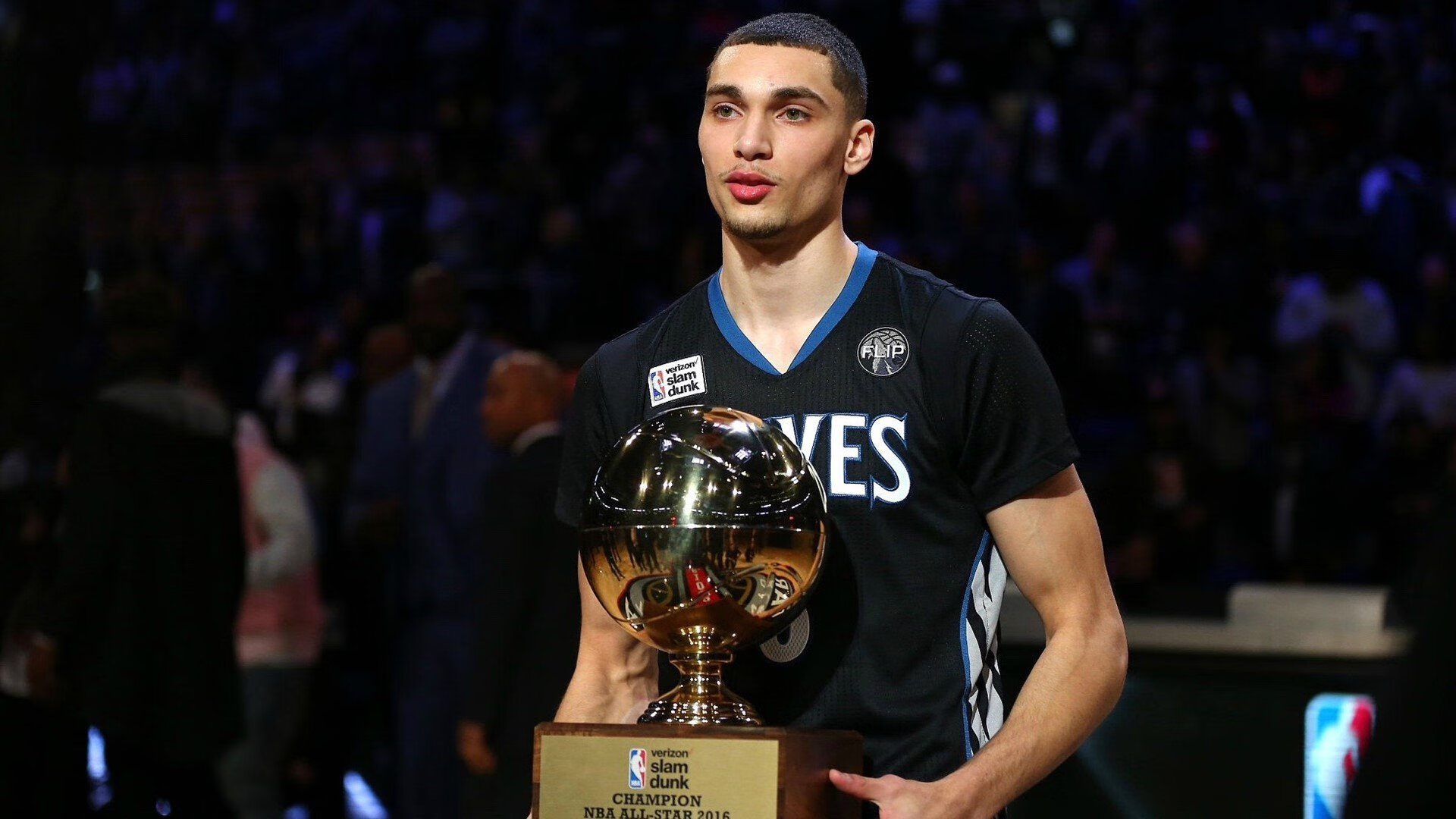 2026世界杯焦点战，湖人强势晋级步行者